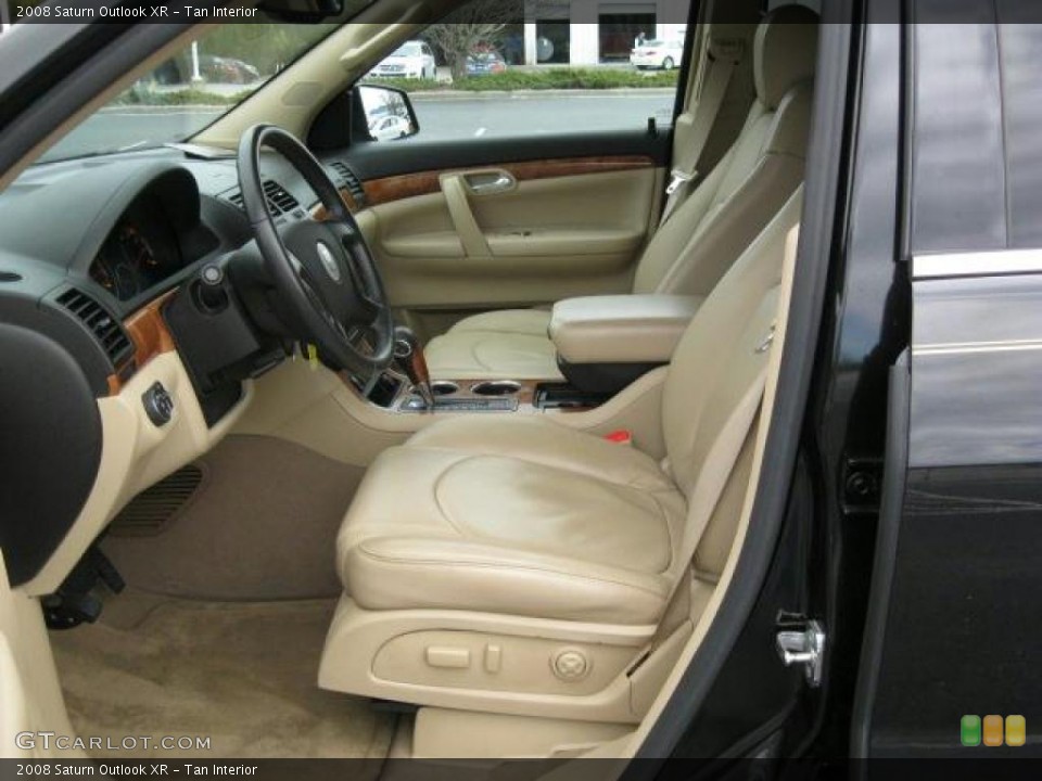 Tan Interior Photo for the 2008 Saturn Outlook XR #45232681