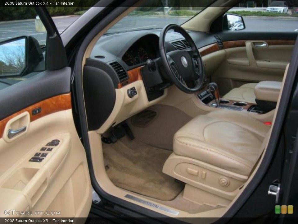 Tan Interior Photo for the 2008 Saturn Outlook XR #45232693