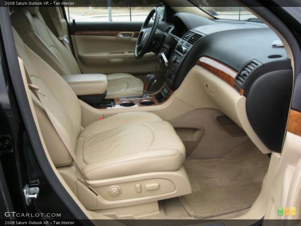 Tan Interior Photo for the 2008 Saturn Outlook XR #45232833