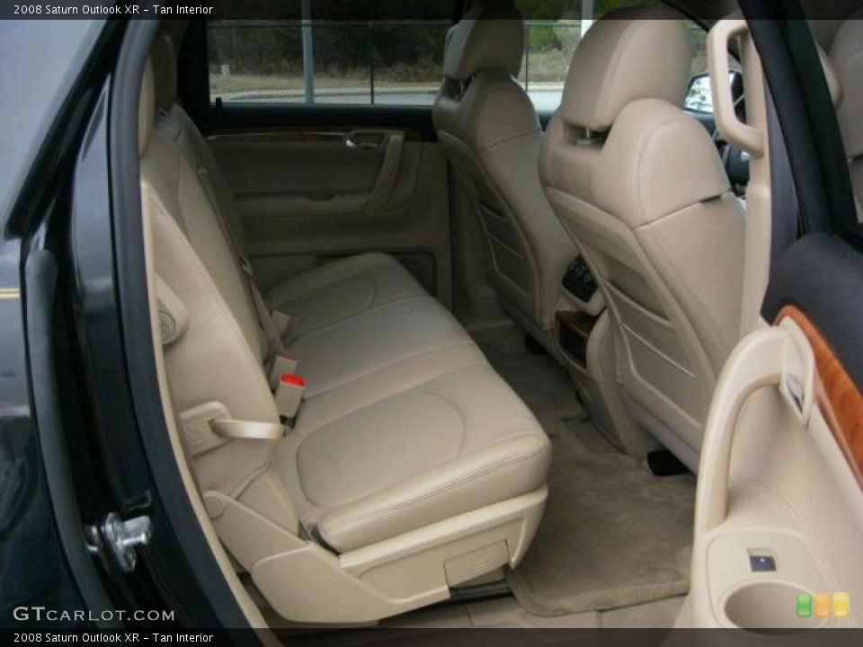 Tan Interior Photo for the 2008 Saturn Outlook XR #45232841