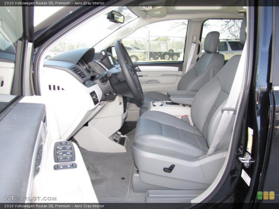 Aero Gray Interior Photo for the 2010 Volkswagen Routan SEL Premium #45234313