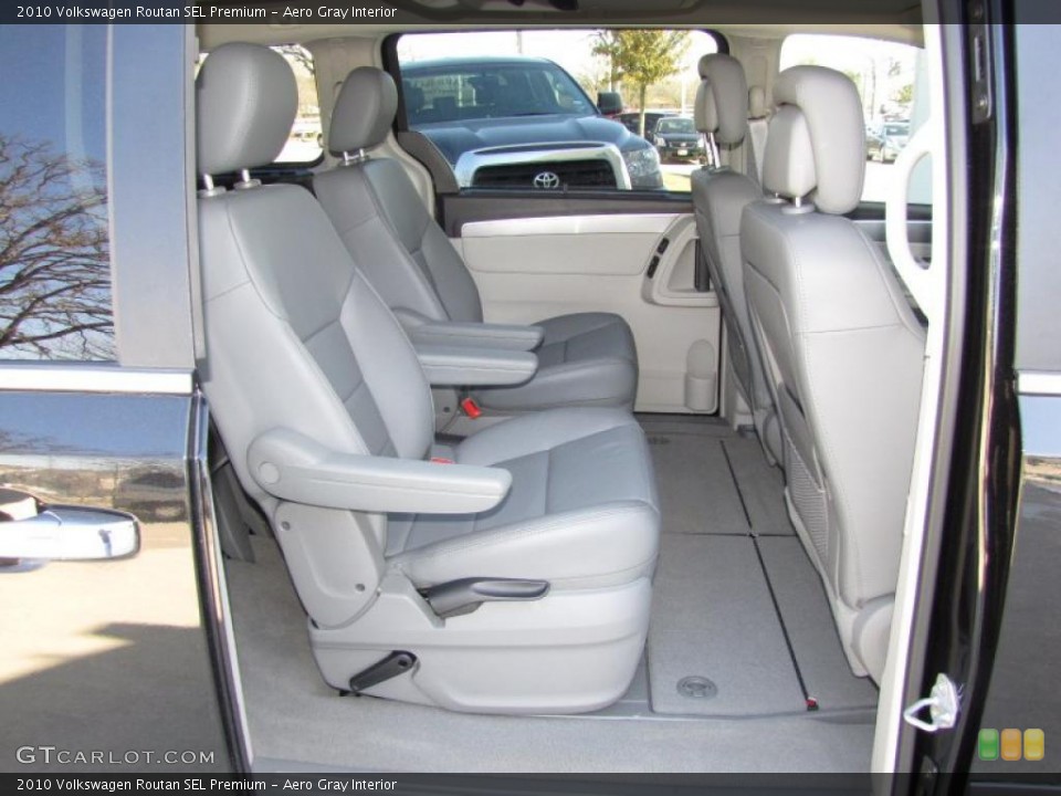 Aero Gray Interior Photo for the 2010 Volkswagen Routan SEL Premium #45234337