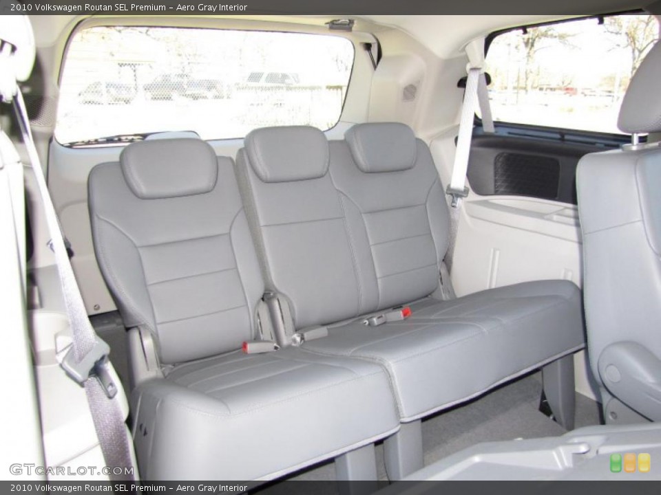 Aero Gray Interior Photo for the 2010 Volkswagen Routan SEL Premium #45234345