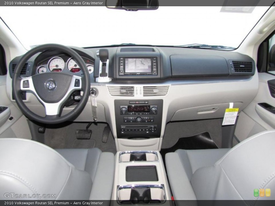 Aero Gray Interior Photo for the 2010 Volkswagen Routan SEL Premium #45234369