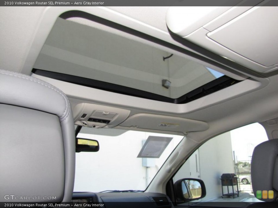 Aero Gray Interior Sunroof for the 2010 Volkswagen Routan SEL Premium #45234425