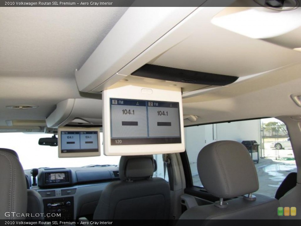 Aero Gray Interior Controls for the 2010 Volkswagen Routan SEL Premium #45234437