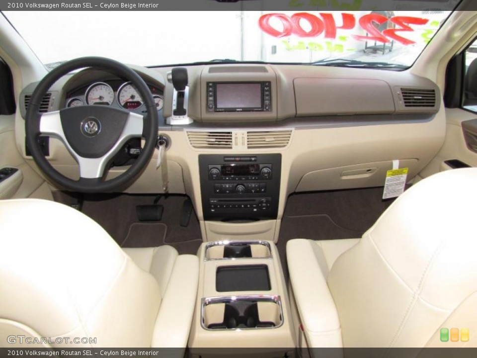 Ceylon Beige Interior Photo for the 2010 Volkswagen Routan SEL #45235017
