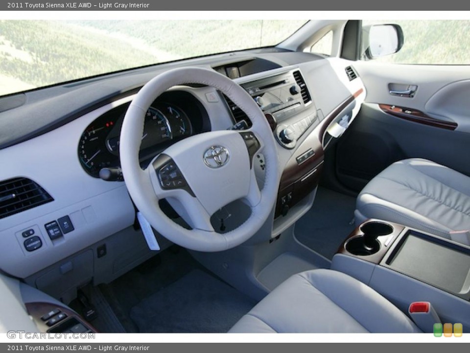 Light Gray Interior Photo for the 2011 Toyota Sienna XLE AWD #45235073