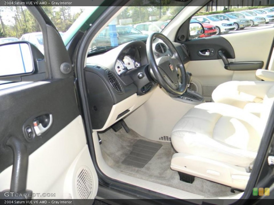 Gray Interior Photo for the 2004 Saturn VUE V6 AWD #45235657