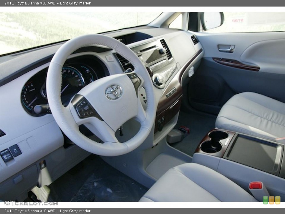 Light Gray Interior Photo for the 2011 Toyota Sienna XLE AWD #45235905