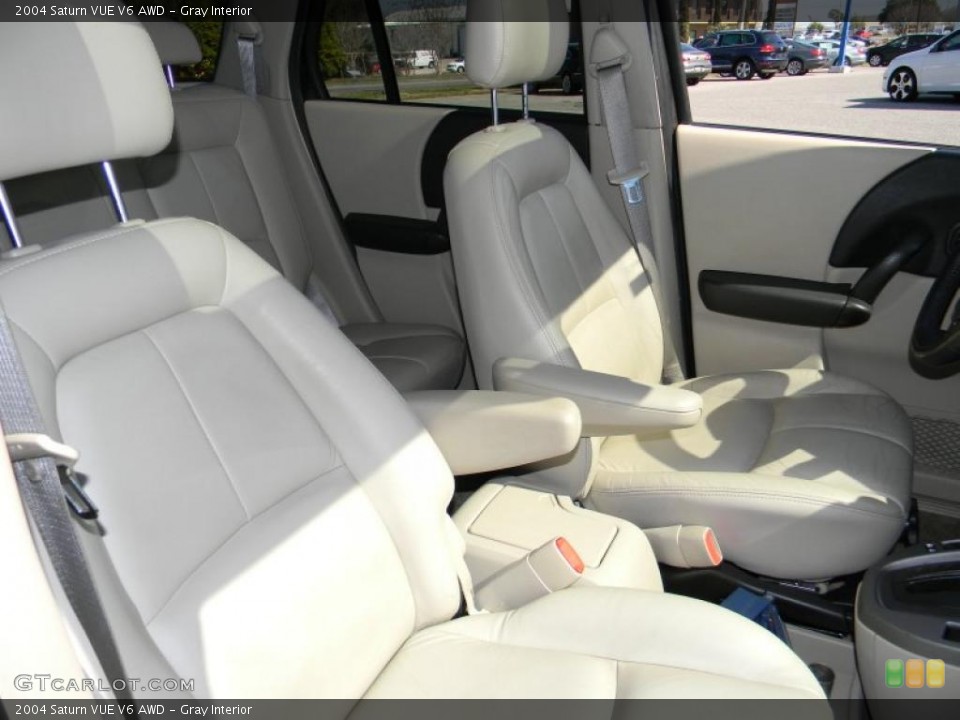 Gray Interior Photo for the 2004 Saturn VUE V6 AWD #45236017