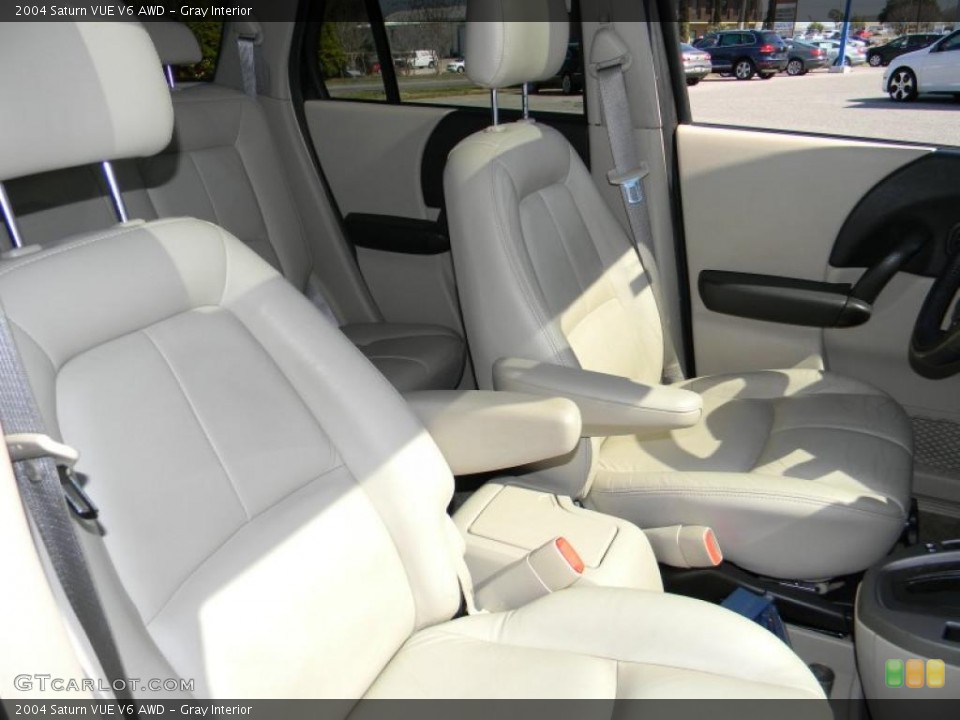 Gray Interior Photo for the 2004 Saturn VUE V6 AWD #45236017