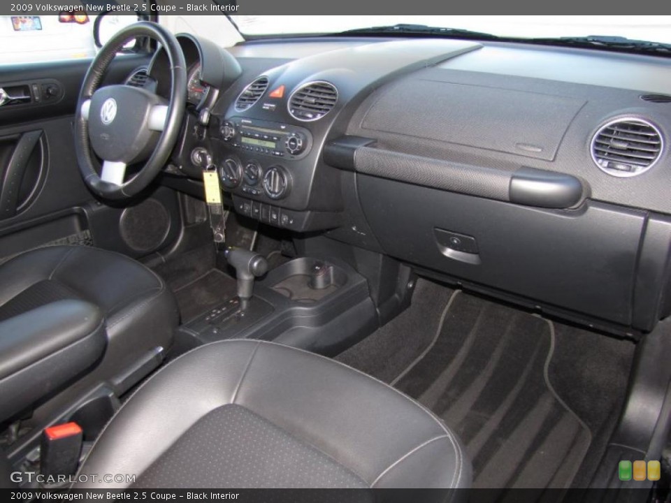 Black Interior Photo for the 2009 Volkswagen New Beetle 2.5 Coupe #45236833