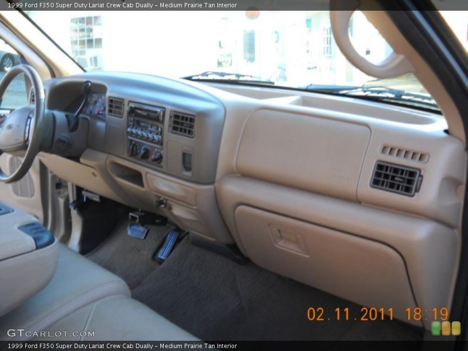 Medium Prairie Tan Interior Dashboard for the 1999 Ford F350 Super Duty Lariat Crew Cab Dually #45246426