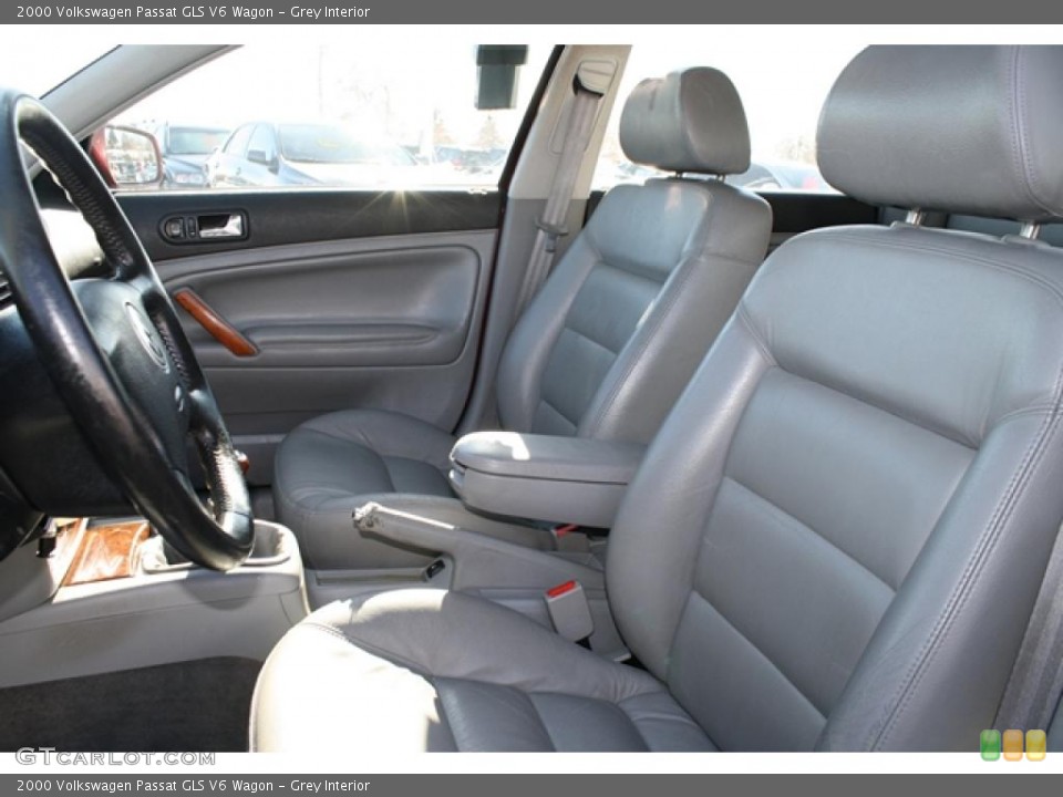 Grey Interior Photo for the 2000 Volkswagen Passat GLS V6 Wagon #45246936