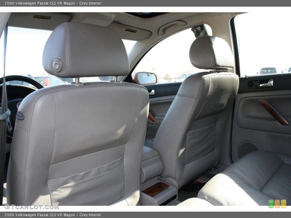 Grey Interior Photo for the 2000 Volkswagen Passat GLS V6 Wagon #45246948