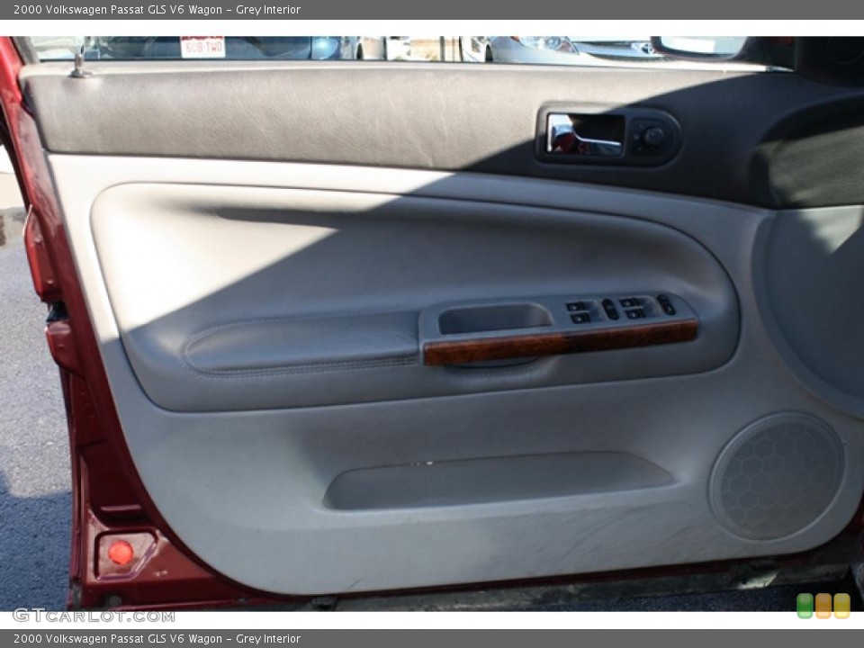 Grey Interior Door Panel for the 2000 Volkswagen Passat GLS V6 Wagon #45247008
