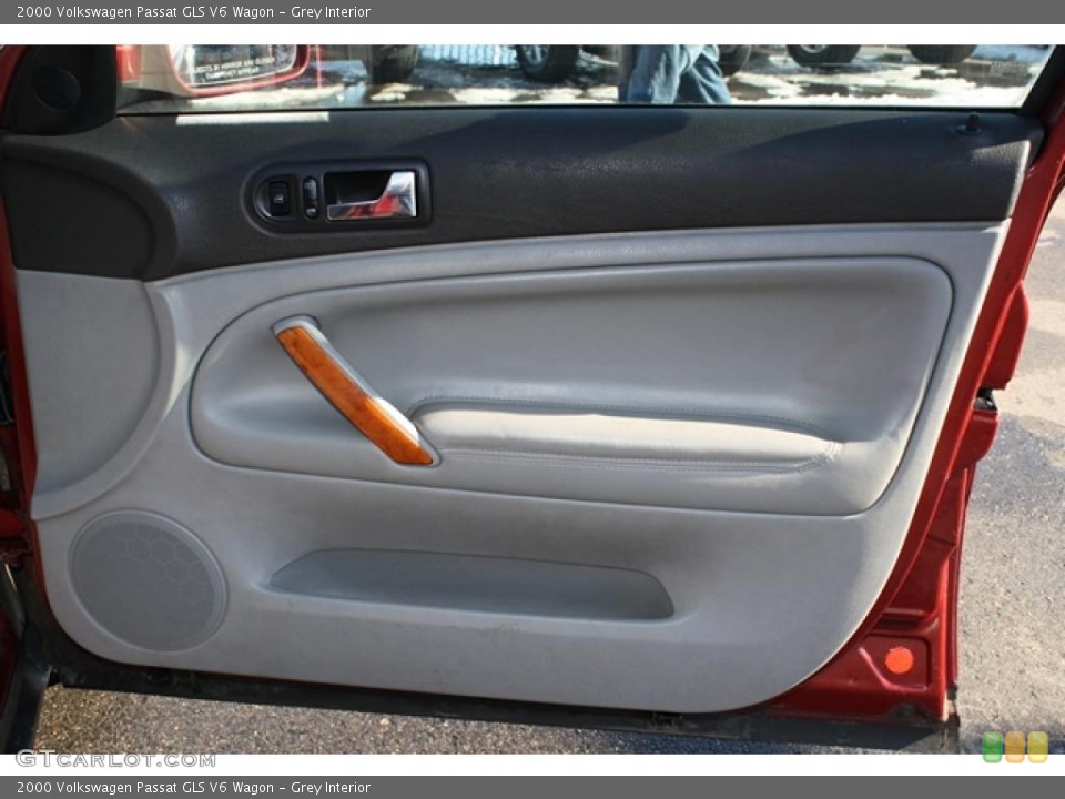 Grey Interior Door Panel for the 2000 Volkswagen Passat GLS V6 Wagon #45247044