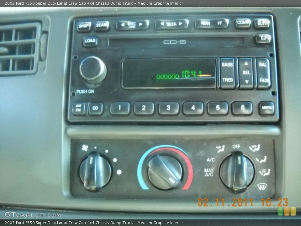 Medium Graphite Interior Controls for the 2003 Ford F550 Super Duty Lariat Crew Cab 4x4 Chassis Dump Truck #45247472