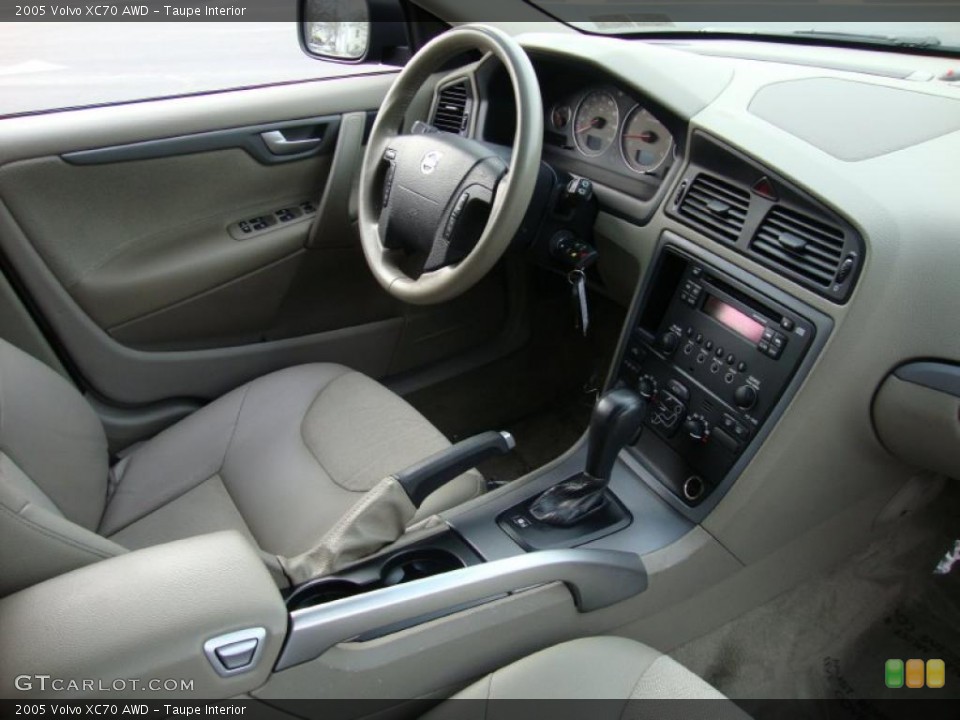 Taupe Interior Photo for the 2005 Volvo XC70 AWD #45248392
