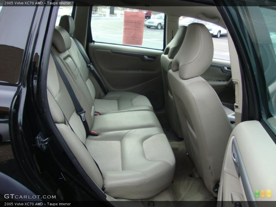 Taupe Interior Photo for the 2005 Volvo XC70 AWD #45248400
