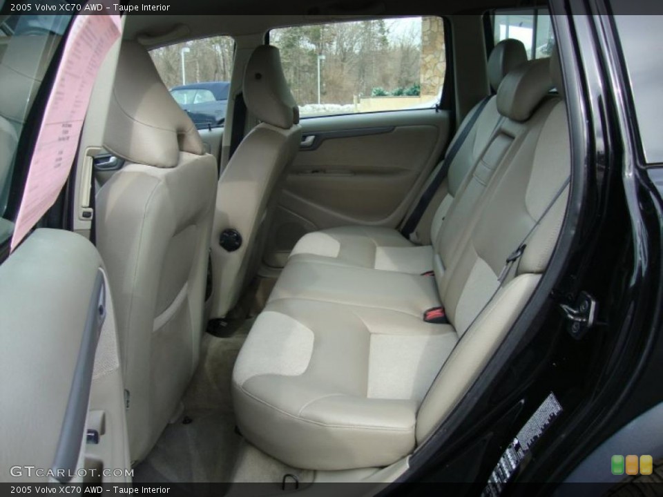 Taupe Interior Photo for the 2005 Volvo XC70 AWD #45248408