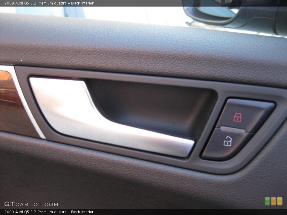 Black Interior Controls for the 2009 Audi Q5 3.2 Premium quattro #45267892