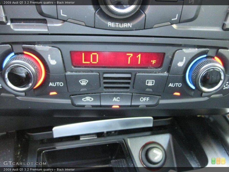 Black Interior Controls for the 2009 Audi Q5 3.2 Premium quattro #45267980
