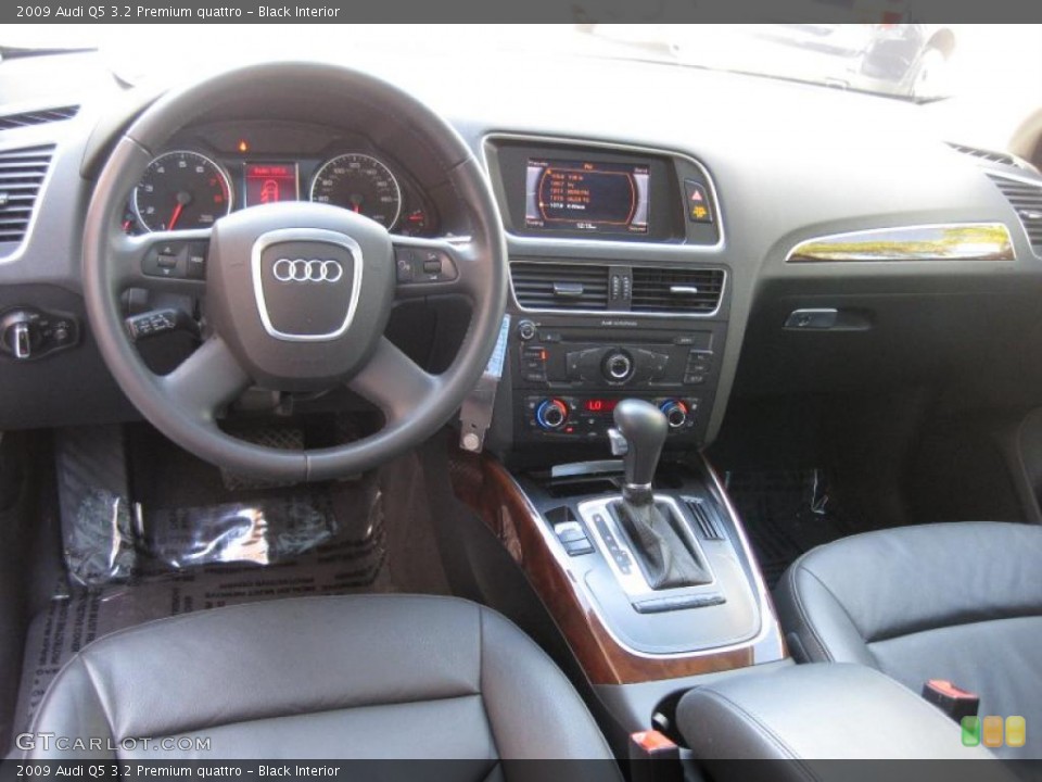 Black Interior Prime Interior for the 2009 Audi Q5 3.2 Premium quattro #45268104