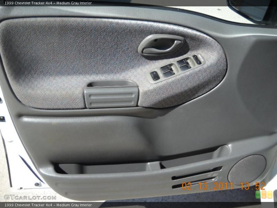 Medium Gray Interior Door Panel for the 1999 Chevrolet Tracker 4x4 #45270508
