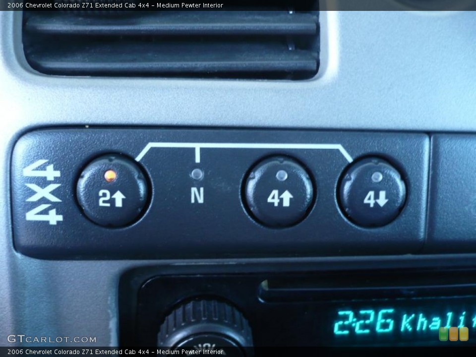 Medium Pewter Interior Controls for the 2006 Chevrolet Colorado Z71 Extended Cab 4x4 #45277457