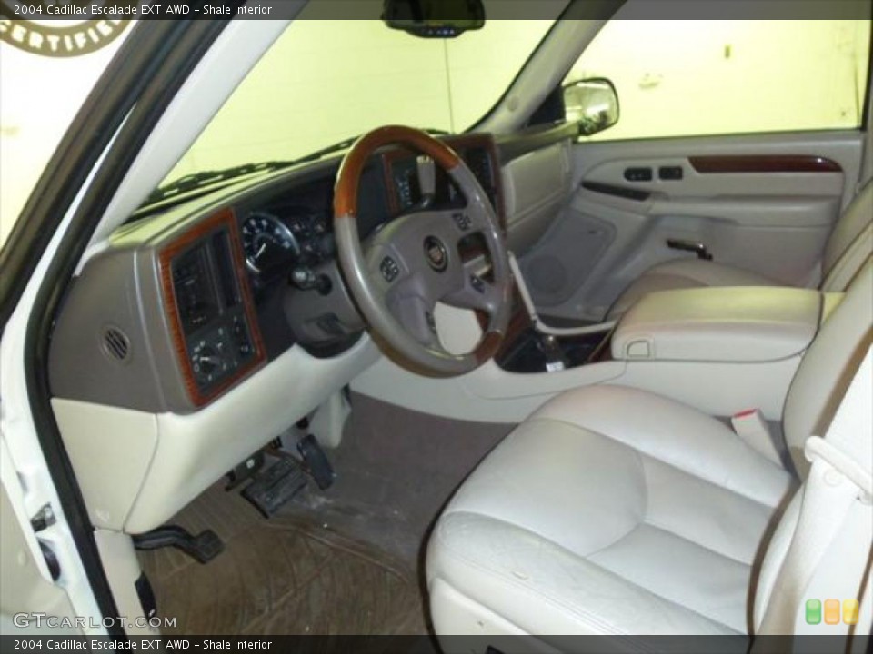 Shale Interior Photo for the 2004 Cadillac Escalade EXT AWD #45279333