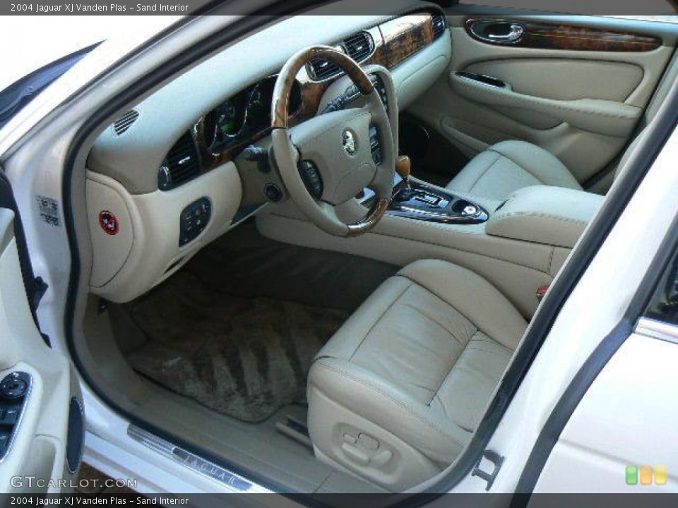 Sand Interior Photo for the 2004 Jaguar XJ Vanden Plas #45282887
