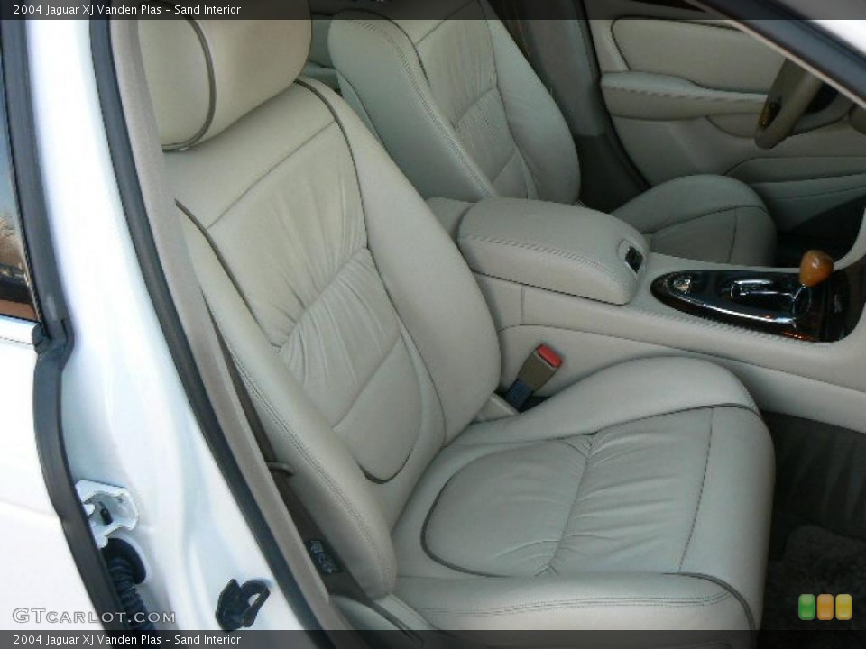Sand Interior Photo for the 2004 Jaguar XJ Vanden Plas #45282903