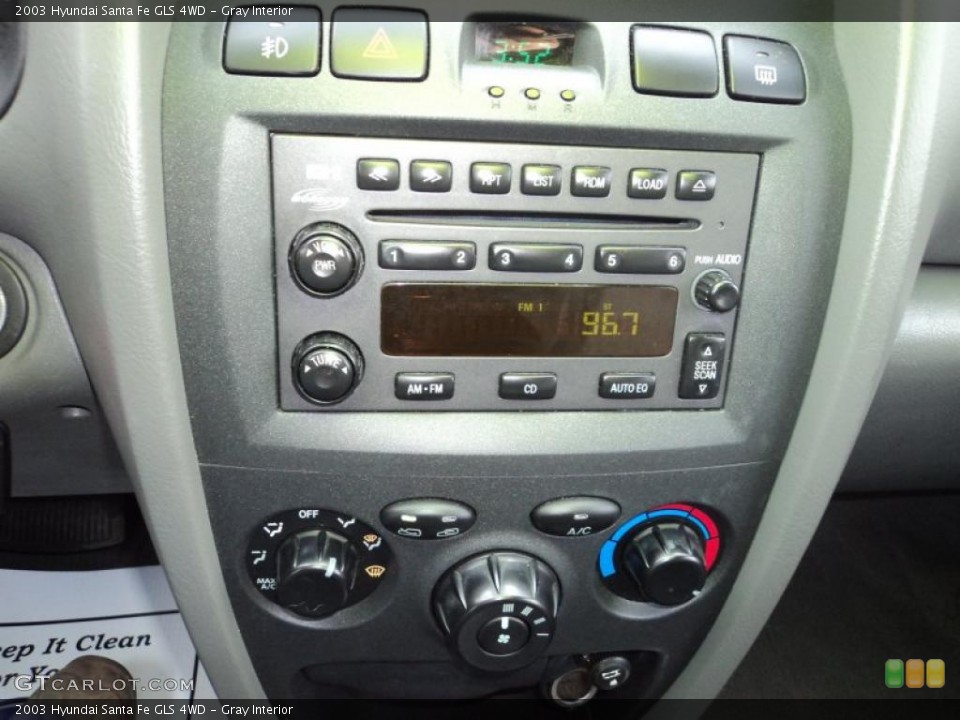 Gray Interior Controls for the 2003 Hyundai Santa Fe GLS 4WD #45294793