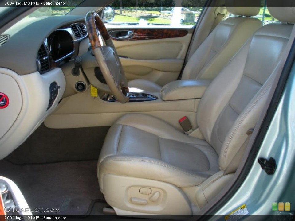 Sand Interior Photo for the 2004 Jaguar XJ XJ8 #45312423