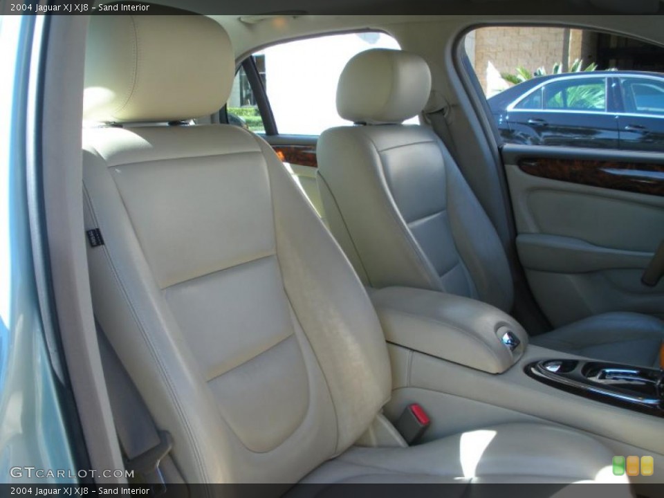 Sand Interior Photo for the 2004 Jaguar XJ XJ8 #45312443
