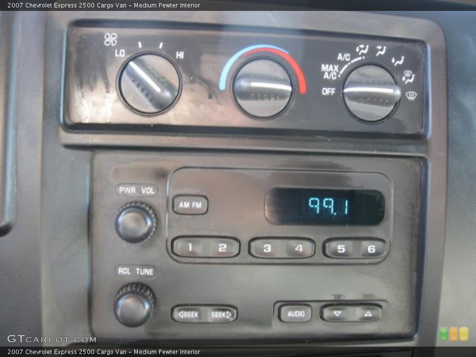 Medium Pewter Interior Controls for the 2007 Chevrolet Express 2500 Cargo Van #45317096