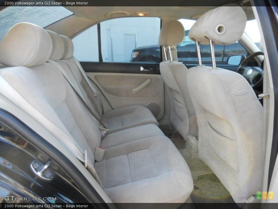 Beige Interior Photo for the 2000 Volkswagen Jetta GLS Sedan #45325174