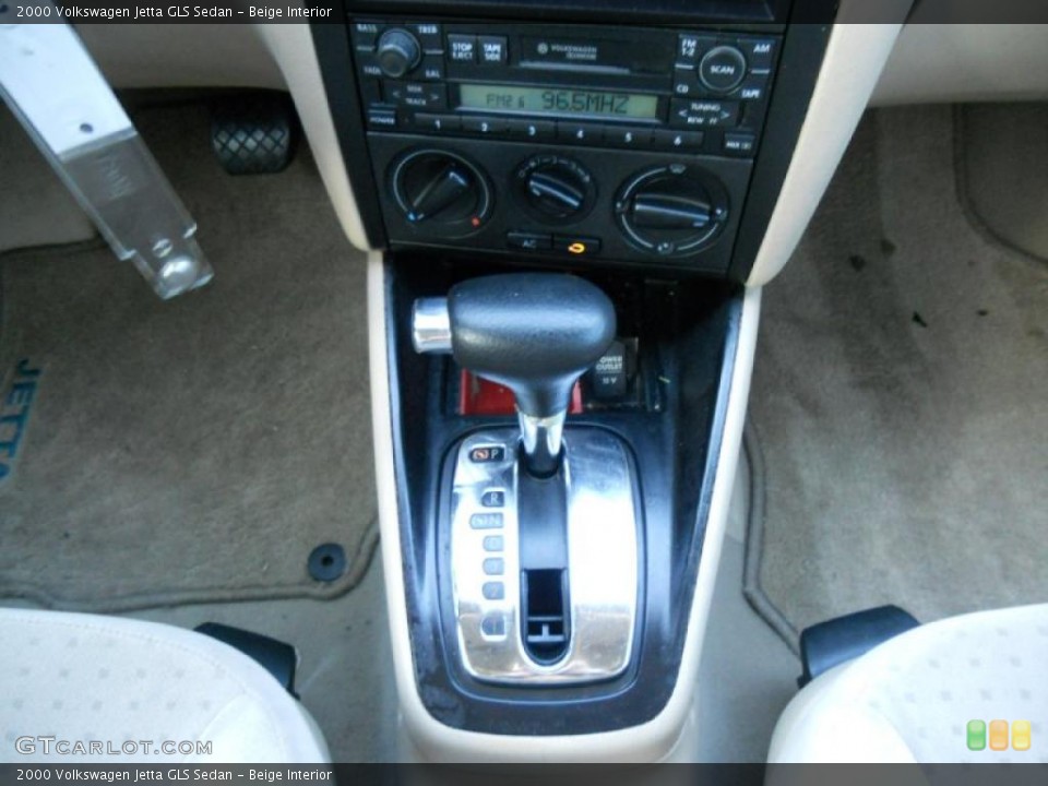 Beige Interior Transmission for the 2000 Volkswagen Jetta GLS Sedan #45325194