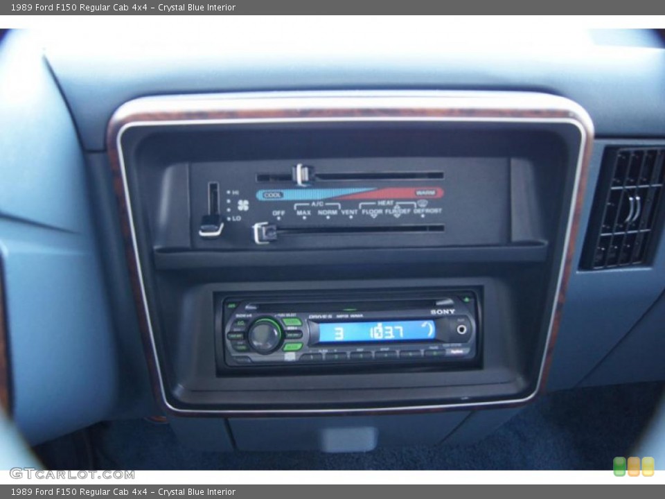 Crystal Blue Interior Controls for the 1989 Ford F150 Regular Cab 4x4 #45351783