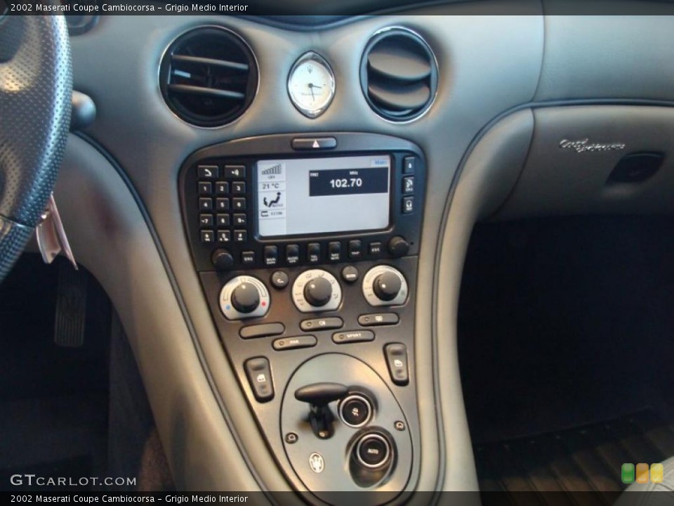 Grigio Medio Interior Controls for the 2002 Maserati Coupe Cambiocorsa #45362698