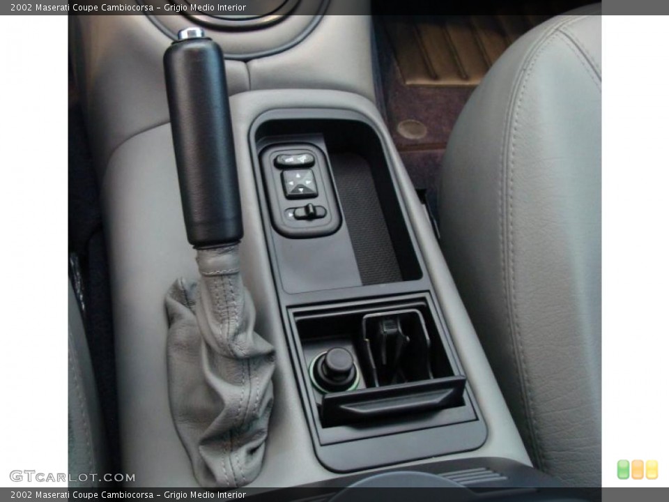 Grigio Medio Interior Controls for the 2002 Maserati Coupe Cambiocorsa #45362702