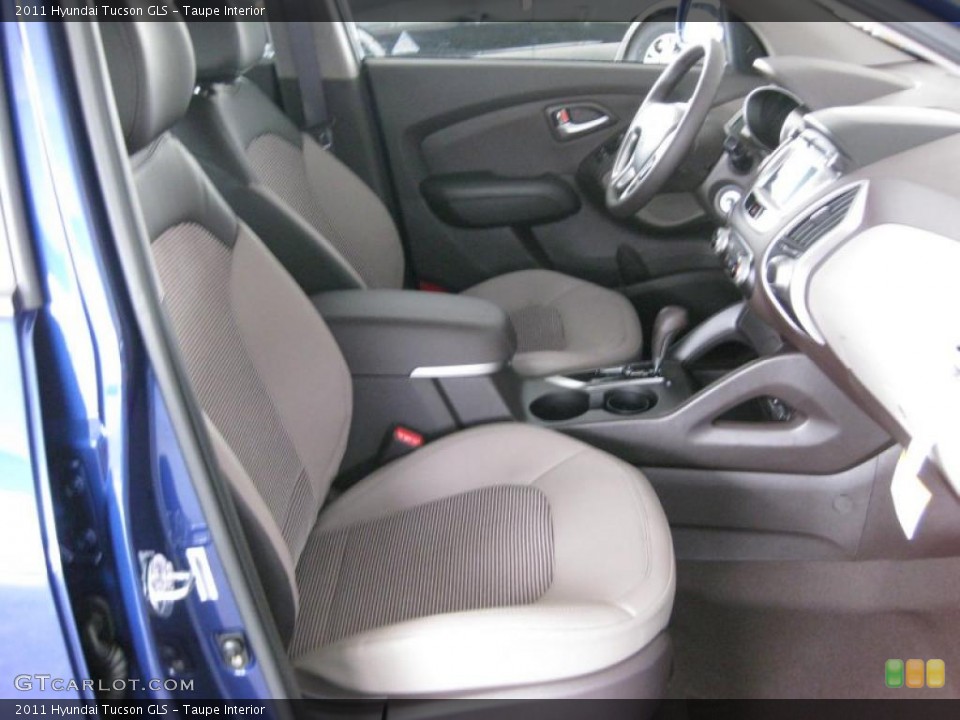 Taupe Interior Photo for the 2011 Hyundai Tucson GLS #45370742