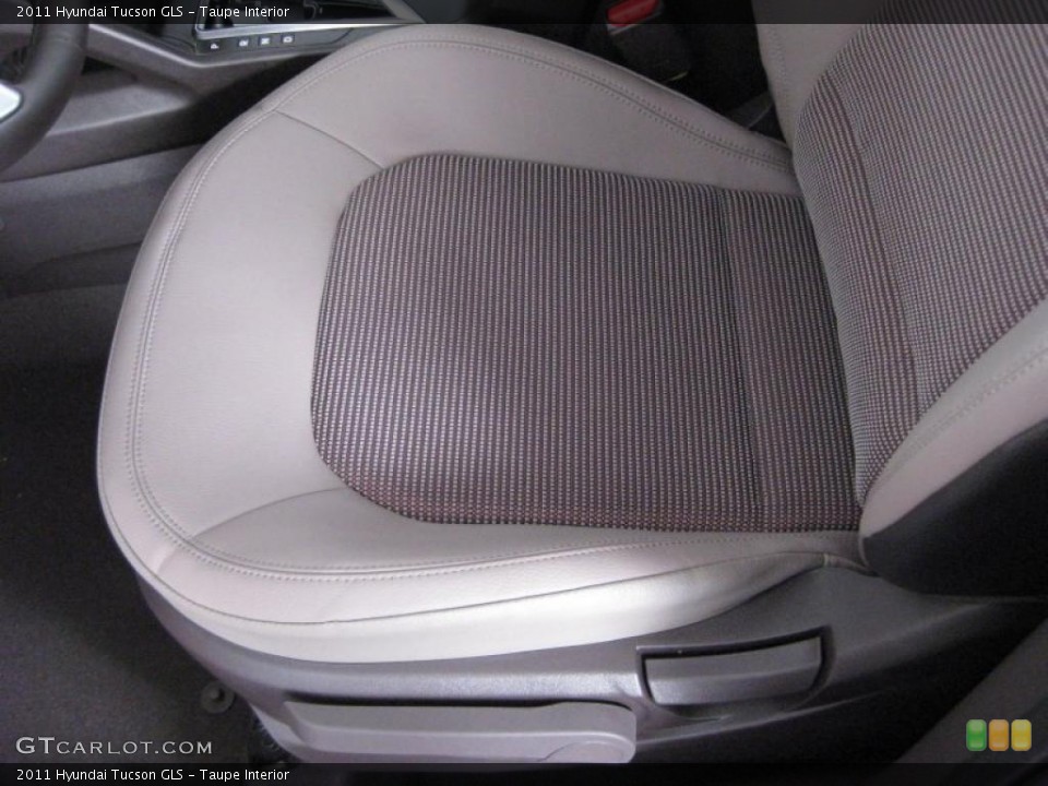 Taupe Interior Photo for the 2011 Hyundai Tucson GLS #45371362