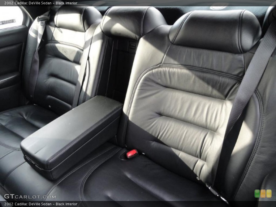 Black Interior Photo for the 2002 Cadillac DeVille Sedan #45372678