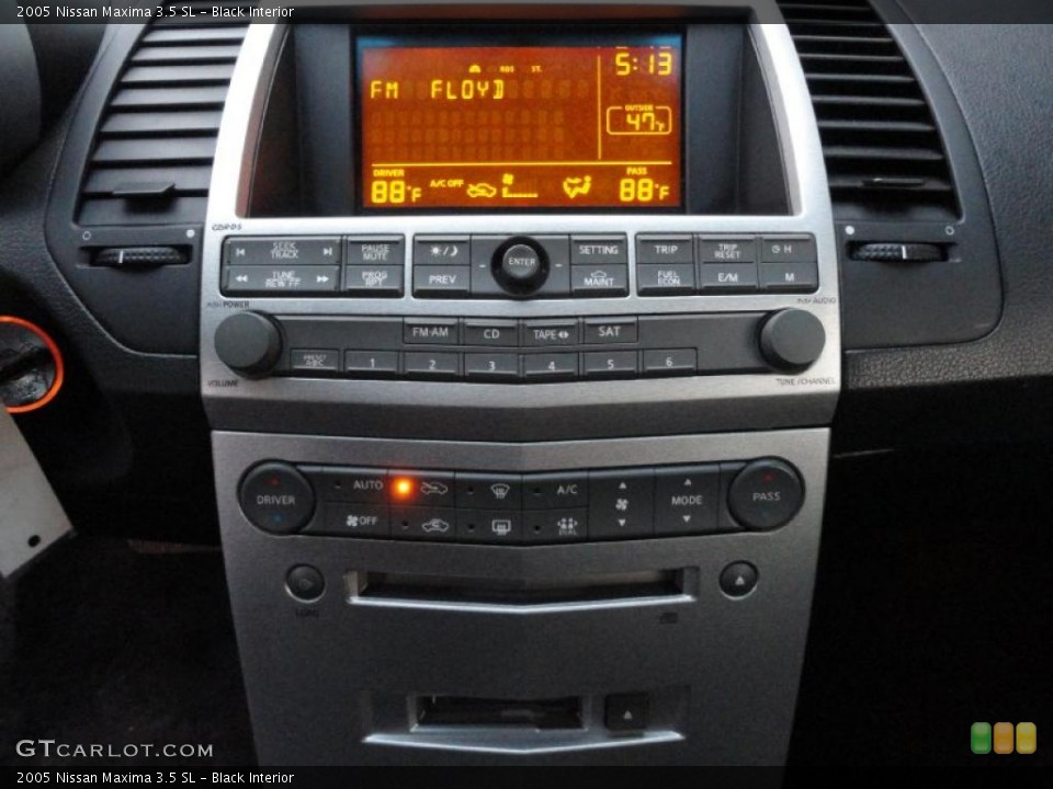 Black Interior Controls For The 2005 Nissan Maxima 3 5 Sl