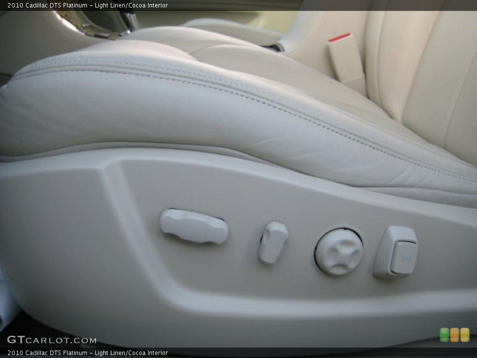 Light Linen/Cocoa Interior Controls for the 2010 Cadillac DTS Platinum #45383174