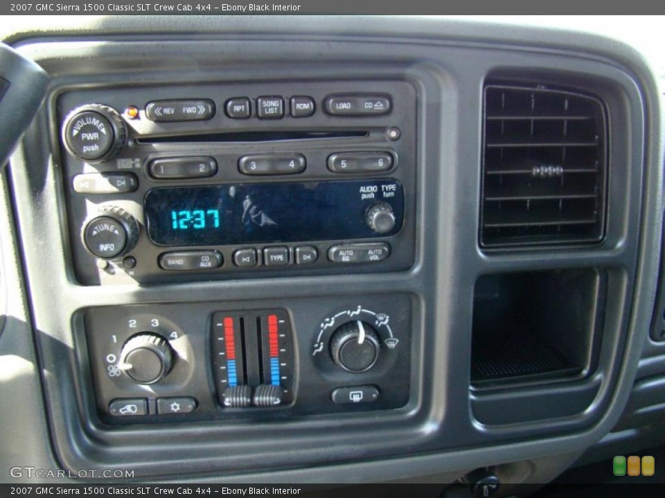 Ebony Black Interior Controls for the 2007 GMC Sierra 1500 Classic SLT Crew Cab 4x4 #45384114
