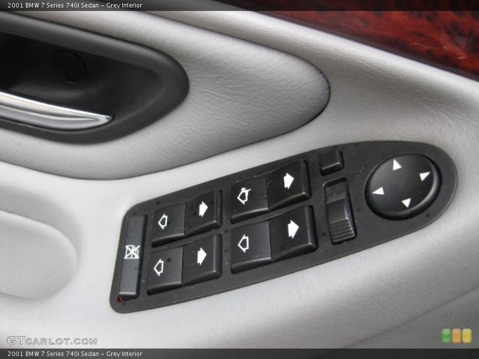 Grey Interior Controls for the 2001 BMW 7 Series 740i Sedan #45405636